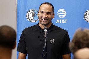 库班称会定期与球队主席、CEO及总裁沟通，但拒谈与哈里森的关系。