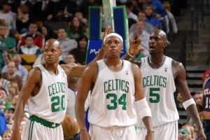 贝弗利：即便08凯尔特人用司机（德克·诺维茨基）换走KG（凯文·加内特），他们凭借出色的空间配置也能夺冠。