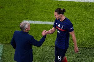 德尚论拉比奥特：我只看重他为法国队做出的贡献和未来能提供的价值。