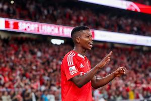 迪马济奥报道称，罗马正重新评估引进本菲卡中场弗洛伦蒂诺-路易斯的可能。