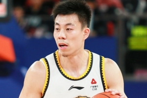 媒体人透露，辽宁队对于交易张镇麟和付豪持开放态度，这主要源于民企球队所面临的巨大生存压力。