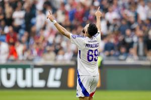 据记者消息，里昂前锋米卡乌塔泽成为比利亚雷亚尔的目标，该俱乐部已对其提交了报价。