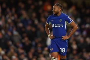 据《米兰体育报》报道，恩昆库已成为米兰目前的首选引援目标，同时米兰也对多夫比克抱有兴趣。