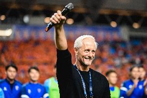 《足球报》指出，玉昆晋级足协杯四强得益于抽签运气好，球队本身并不具备同时兼顾双线作战的实力。