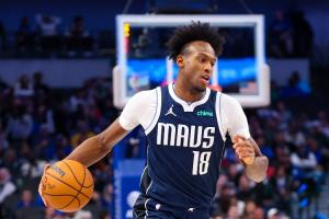 知名记者透露，达拉斯独行侠队正寻求交易2023年24号秀普罗斯珀，以为丹尼斯·施罗德的续约腾出薪资空间。