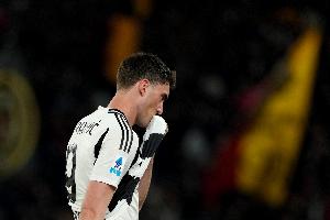 DV9愿降薪至年薪800万欧，记者：米兰将与尤文展开谈判以加速推进。