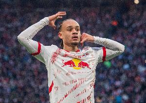 图片报报道称，哈维-西蒙斯本人已抵达伦敦，他接近以总价7000万欧元的转会费加盟热刺。