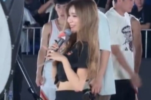 周玲安提及，华子最爱的中国食物是蛋炒饭，并且他因亲眼见到大熊猫而非常开心。