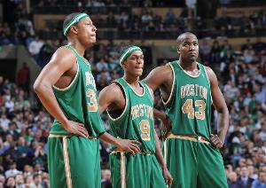 帕金斯透露：效力绿军期间，更衣室斗司是家常便饭，甚至有直接将啤酒瓶砸向队友头上的情况。