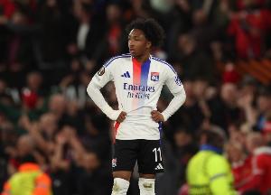 记者消息：马利克-福法纳今夏未能觅得理想新东家，故决定继续留队效力里昂。