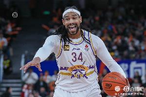 媒体人指出，萨林杰性格急躁、脾气难管，此次加盟广东队后，在杜锋指导的调教下，想必会有所收敛。