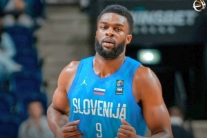 归化球员与钱查尔双双缺席欧锦赛！077父亲发声质疑：搞不懂合作的目的是什么。