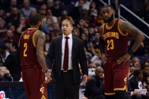 卢：詹姆斯在得知欧文被交易至凯尔特人后情绪崩溃，曾沉默端坐长达十分钟。