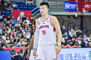 媒体人透露，交易谈判的主要障碍在于球员的个人意愿，具体而言，焦泊乔希望加盟一个大平台，而徐昕则希望能离开广东队。