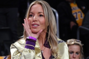 沃西评说湖人出售交易：联盟正蒸蒸日上，他初入联盟时的年薪为47.5万美元。