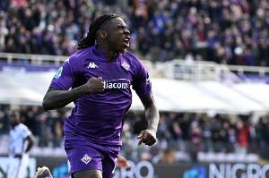 小基恩欧战遭禁赛2场，因被拽头发后肘击对手，该行为未被认定为暴力行为。