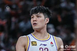 媒体人认为，陈国豪不具备作为5号位主力的条件，但可作为交易中换取5号位球员的筹码。