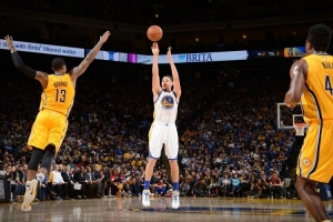 霍里认为，克莱·汤普森比乔治更适合勇士队的战术体系，并且在两人都处于巅峰期时，克莱的防守表现也更胜一筹。