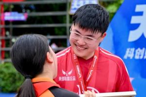 《中国慈善家》杂志刊载Uzi事迹，传递信念：“有心者，皆可为需者援手。”