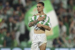 西媒报道称，皇家贝蒂斯与曼联已就安东尼50%所有权的交易达成基本协议，转会费为2000万欧元。