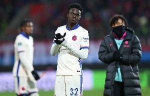 罗马诺消息：罗马正与切尔西就乔治的转会持续谈判，拜仁未参与其中，且切尔西无意租借。