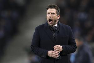 莱切主帅：卡马达被换下是由于头部受到撞击，导致他出现短暂失忆。