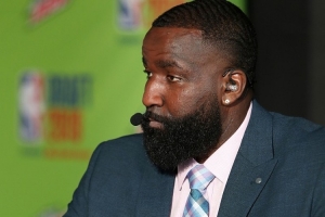 欧文想经营农场？帕金斯：得教他处理活鸡，用开水烫过再拔毛。