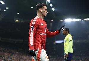 罗马诺透露，贝蒂斯从未与曼联就安东尼的转会达成协议，主要障碍在于球员的高薪要求，该交易的报价为2500万欧元外加50%的二转分成。