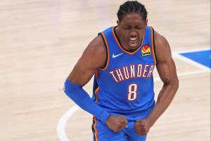 杰伦威：球队以防守为基调出站，亚历山大领袖担当以身作则。