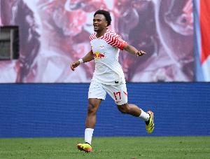 德天空报道称，尤文图斯与RB莱比锡正就奥蓬达展开谈判，莱比锡对这位球员的估价已超过4000万欧元。