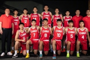 中国U16男篮亚洲杯教练组与球员名单公布：王建军担任主教练，姚盛彬、张懿、赵杰等入选。