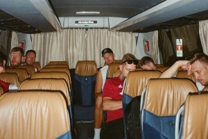 国家队夏季赛事暂1胜2负，波尔津吉斯晒照记录国家队夏天。