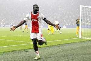 据荷兰媒体报道，桑德兰希望在转会窗口关闭前签下布罗比，并已就此联系阿贾克斯，递交了首份报价。