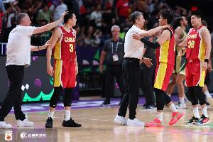 苏群认为，为中国男篮归化一名小外援并将其定位为球队核心后卫，有望使球队整体实力提升一个档次。