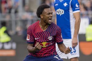 据跟队记者消息，由于尤文图斯仍在等待莱比锡红牛方面对奥蓬达转会的批准，因此该笔转会的官宣工作迟迟未能完成。