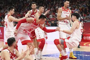 六年前的今天，中国篮球遭遇惨败，男篮不敌波兰。