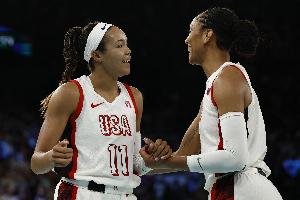 小波特：我高中时期那支麦当劳全明星队，对阵WNBA全明星队至少能赢40分。