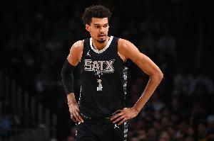 2050年的NBA将上演怎样的变革？文班亚马能否加冕历史最佳？库里15-16赛季的传奇表现是否将永载史册？