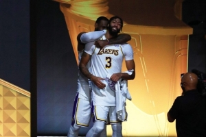 Lowe：湖人20年夺冠却未获足够尊重，只因胜者是詹姆斯与这支球队。