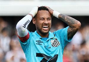 马卡报指出，内马尔未能入选阵容完全是基于竞技层面的考量，安切洛蒂并无激化矛盾的意图，但该球员方面要求得到相关解释。