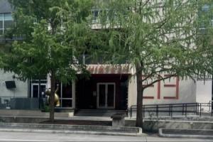 美媒报道称，哈登在休斯敦的餐馆因拖欠220万房租等款项，现已遭关闭，相关方要求其还钱。