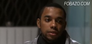 据记者报道，狱中的罗比尼奥正担任足球教练，囚犯们因能接受他的训练而感到荣幸。