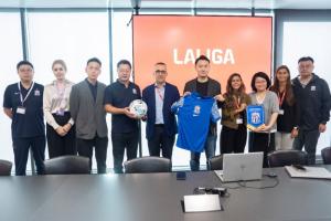 上海申花造访马德里，与西甲及各俱乐部展开经验交流。