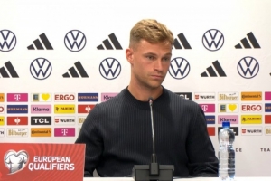 基米希表示，回归中场位置有助于其发挥自身优势，并称英超联赛有能力轻松承担高昂的转会费。