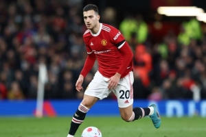 曼联官方宣布，达洛特因肌肉问题退出葡萄牙国家队，将由拉齐奥球员塔瓦雷斯补选入队。