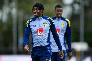 伊兰加：伊萨克非常专注且职业，他如今转会去了利物浦，我祝他好运。