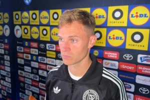 基米希：不认为更衣室存在团结问题，这场失利绝不会让我们崩溃。