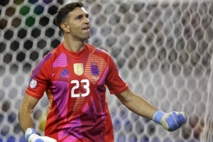 斯卡洛尼谈大马丁：若能转会曼联他定会欣喜，但当前状态亦一切安好。