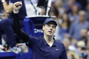 状态有起伏！意媒报道称，辛纳在比赛中感到腹部疼痛，但只是短暂不适。