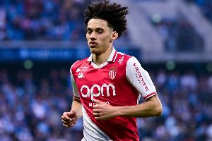 法国国脚首秀俱乐部分布：摩纳哥54人领跑，里昂44人次之，马赛37人紧随其后。